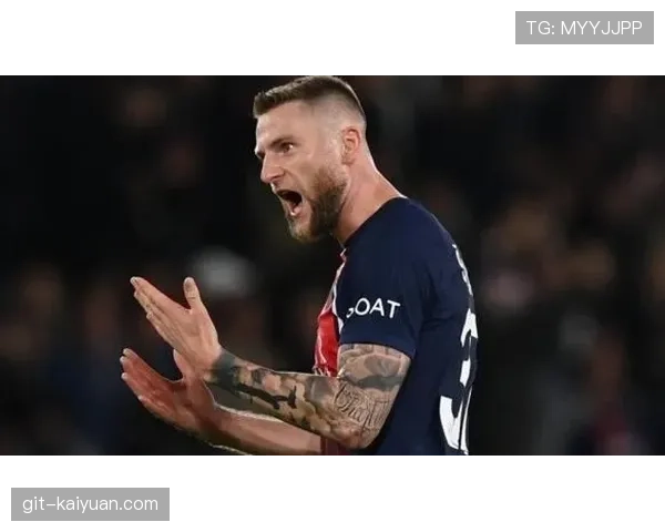 什克里尼亚尔中卫风格稳健，防守覆盖与出球能力持续提升