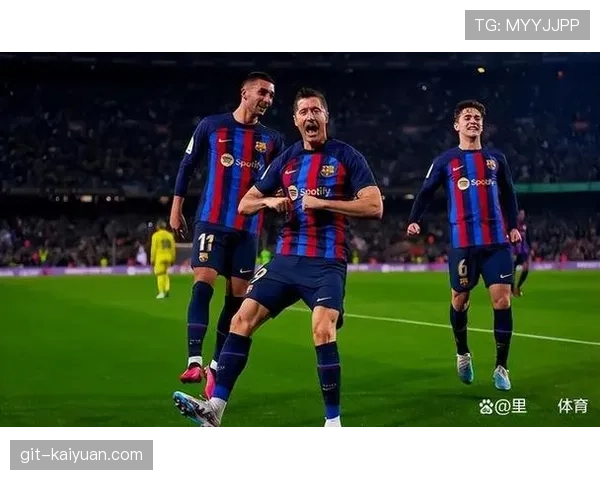 哈维回撤接应如何通过出球效率瓦解对手防线